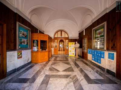A venirci incontro nell�atrio d�ingresso...